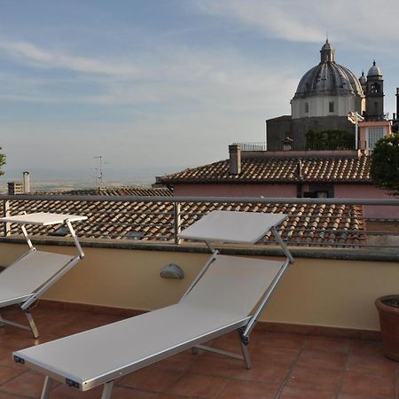 Hotel Urbano V Montefiascone Bagian luar foto