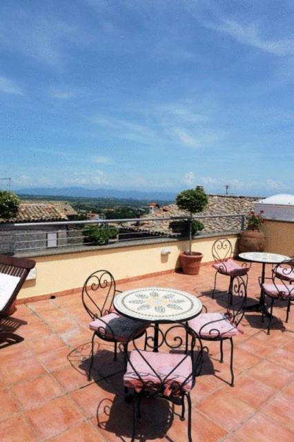 Hotel Urbano V Montefiascone Bagian luar foto