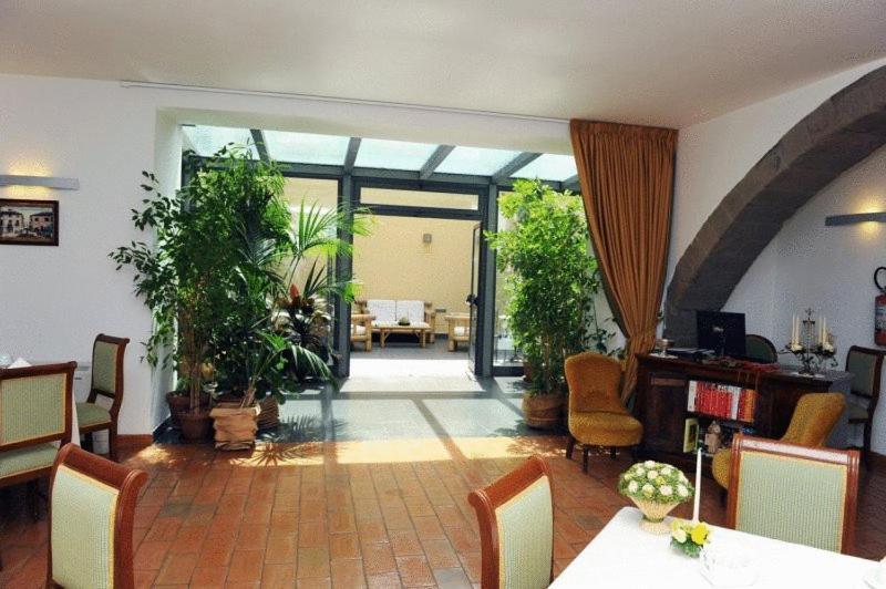 Hotel Urbano V Montefiascone Bagian luar foto