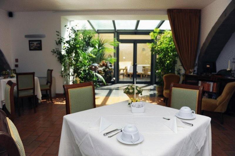 Hotel Urbano V Montefiascone Bagian luar foto
