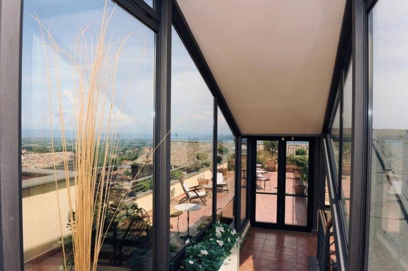 Hotel Urbano V Montefiascone Bagian luar foto