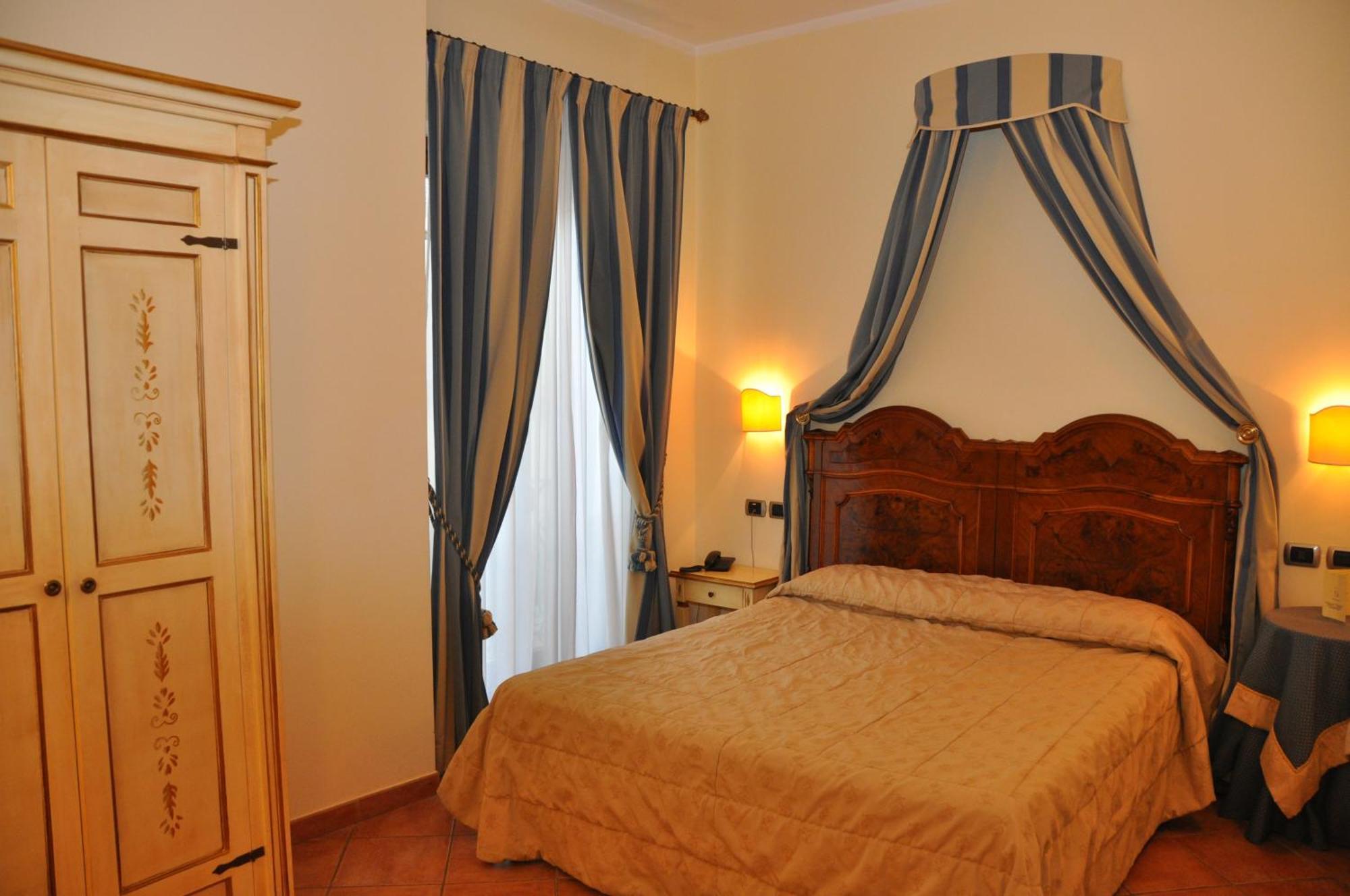 Hotel Urbano V Montefiascone Bagian luar foto