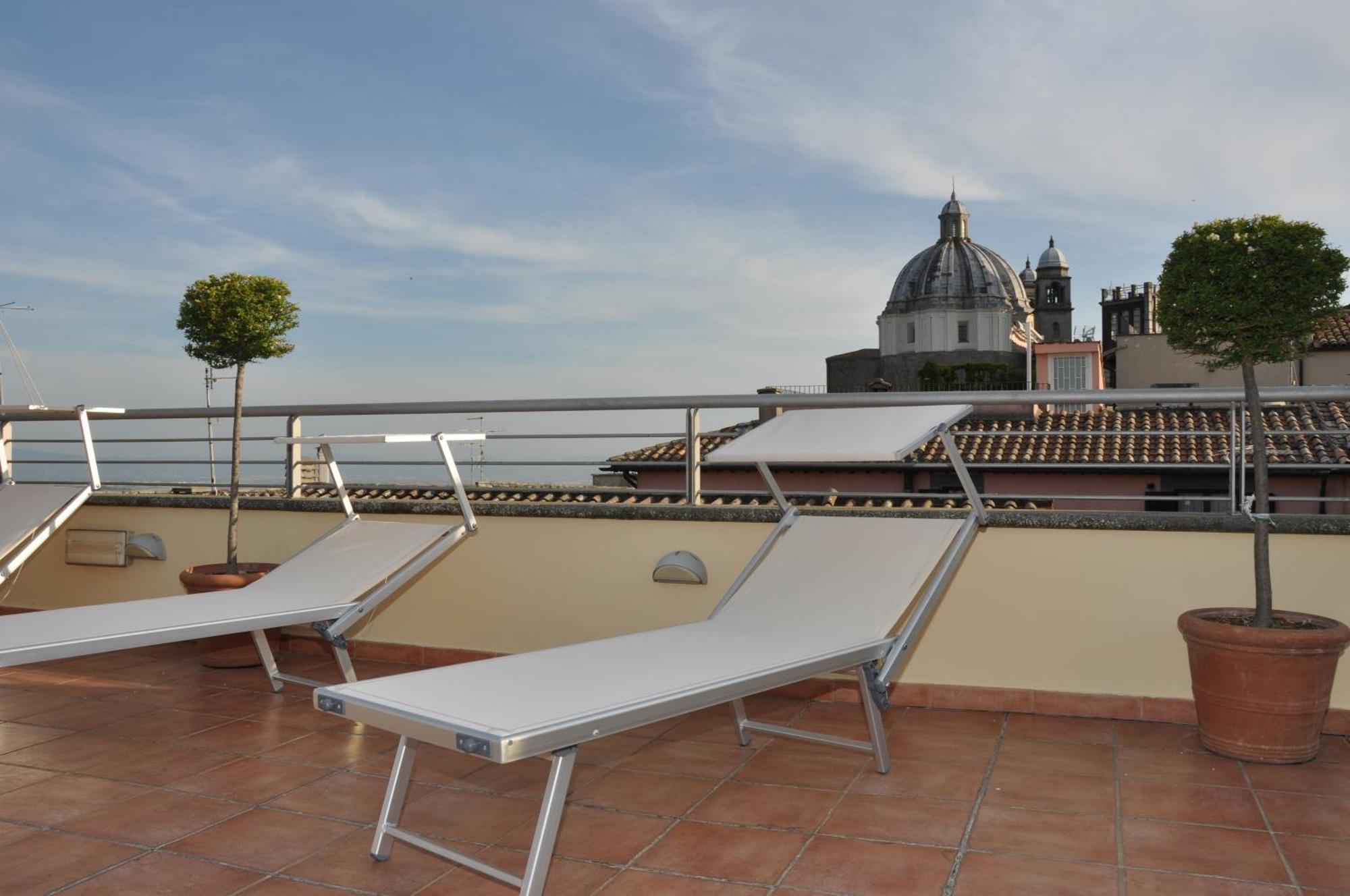 Hotel Urbano V Montefiascone Bagian luar foto