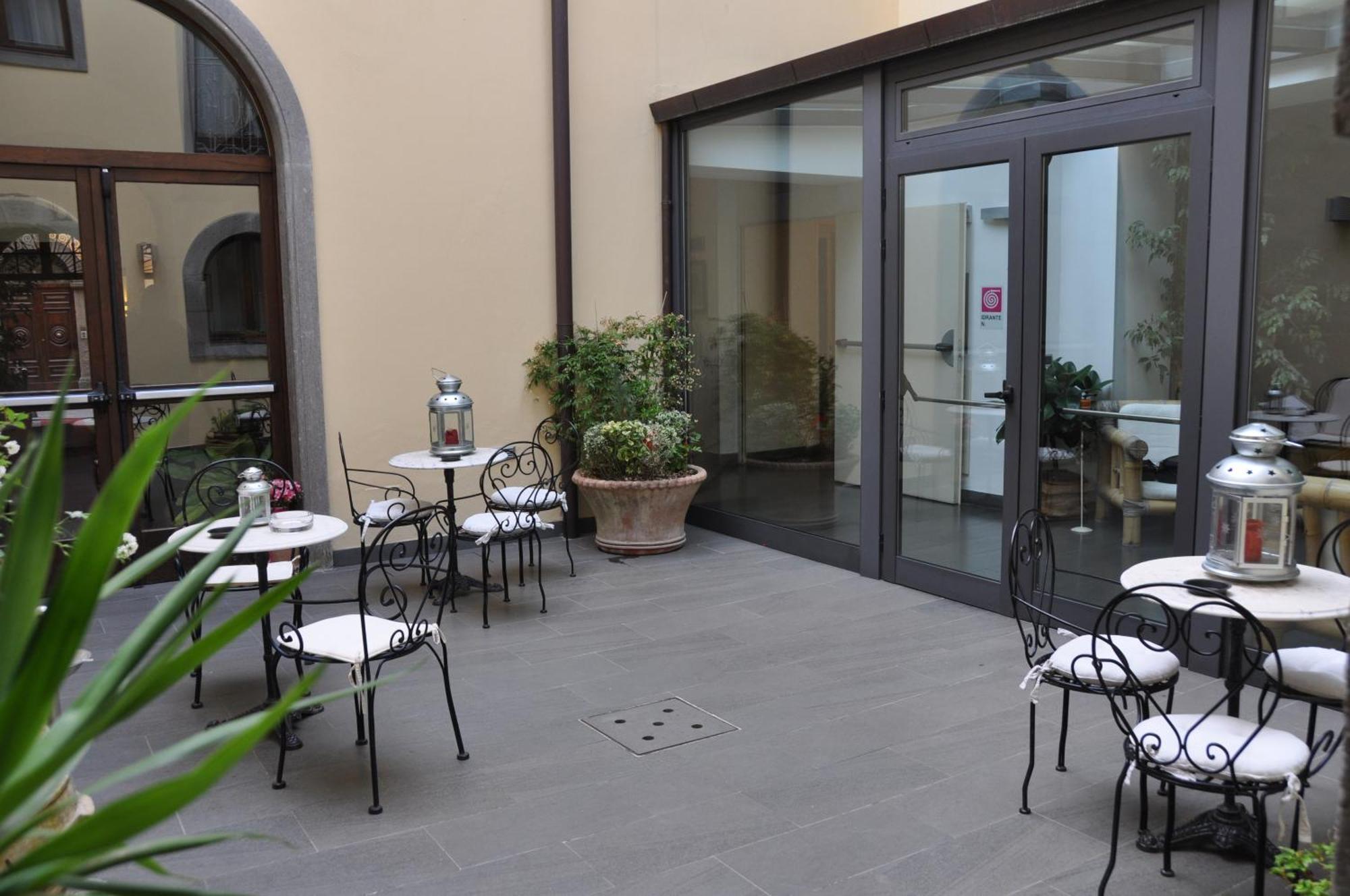 Hotel Urbano V Montefiascone Bagian luar foto