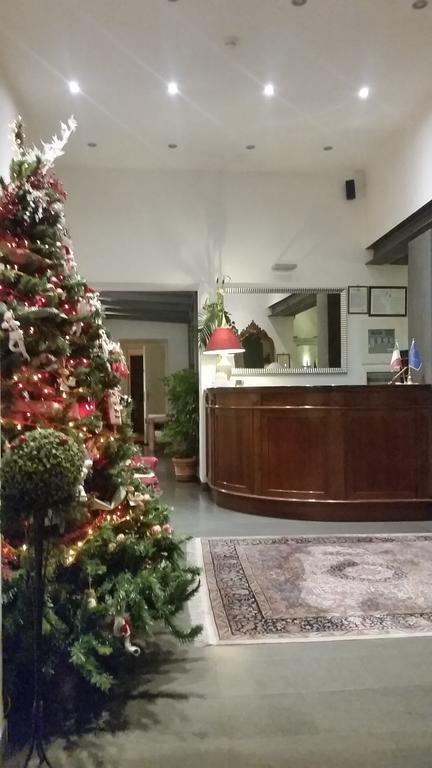 Hotel Urbano V Montefiascone Bagian luar foto