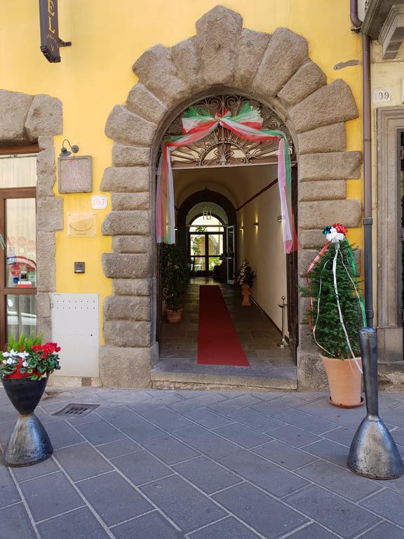 Hotel Urbano V Montefiascone Bagian luar foto