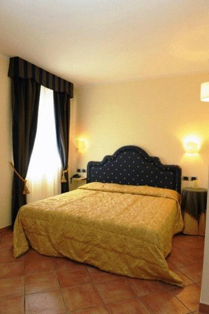 Hotel Urbano V Montefiascone Ruang foto