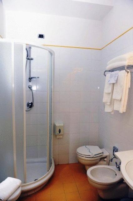 Hotel Urbano V Montefiascone Ruang foto