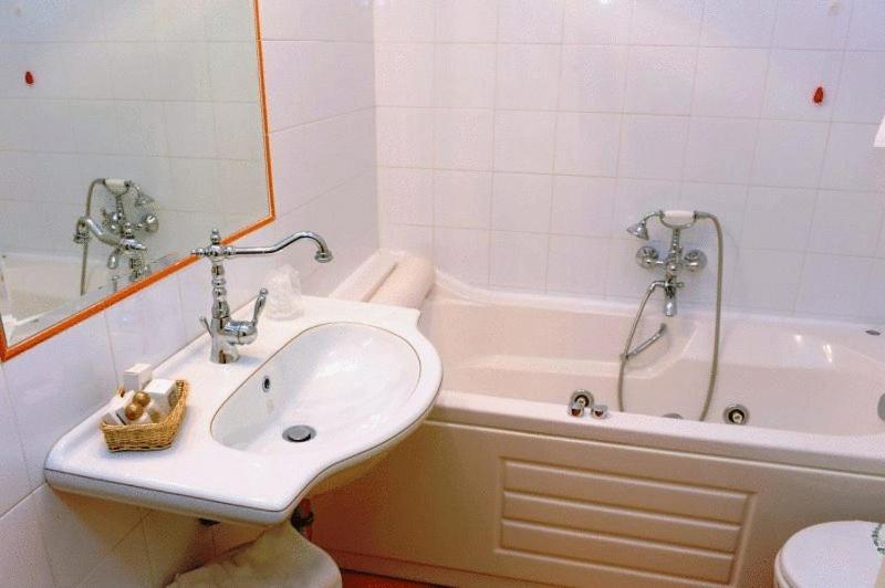 Hotel Urbano V Montefiascone Ruang foto