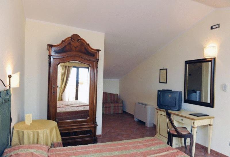 Hotel Urbano V Montefiascone Ruang foto