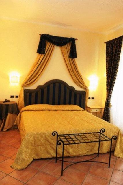 Hotel Urbano V Montefiascone Ruang foto